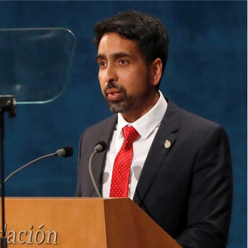 Salma Khan: Pionero e-learning